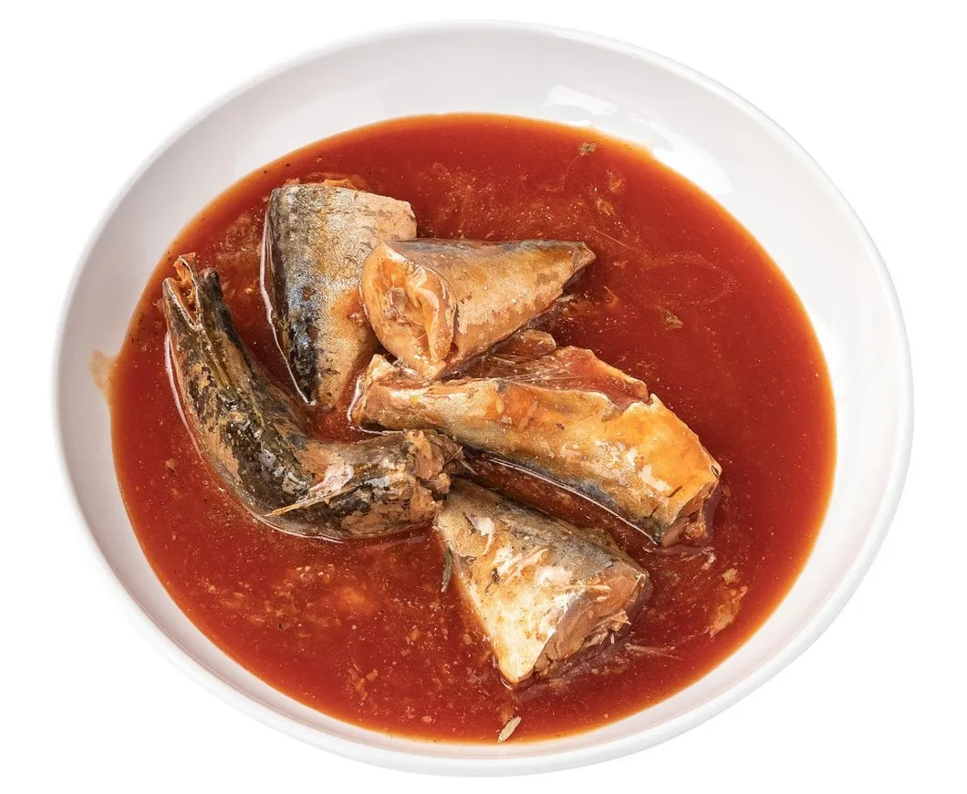 Customized Brand Pilchards Fish in Tomato Sauce/ Sardine Canned in Oil 155g